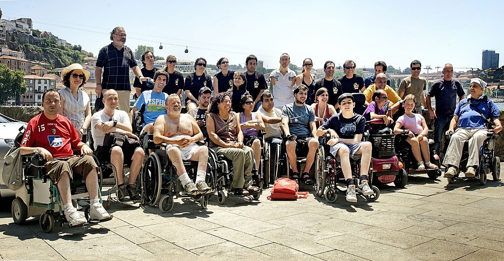 12 pessoas com deficiência motora andaram de mota de água