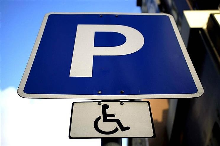 GNR multa mais de 3 mil condutores por estacionarem em lugares para pessoas com mobilidade reduzida
