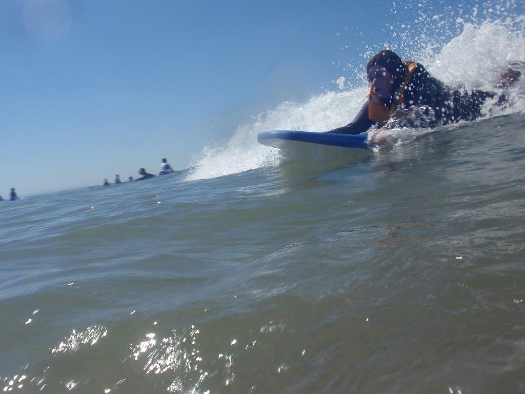 Associação Salvador promoveu 1ª aula de surf adaptado