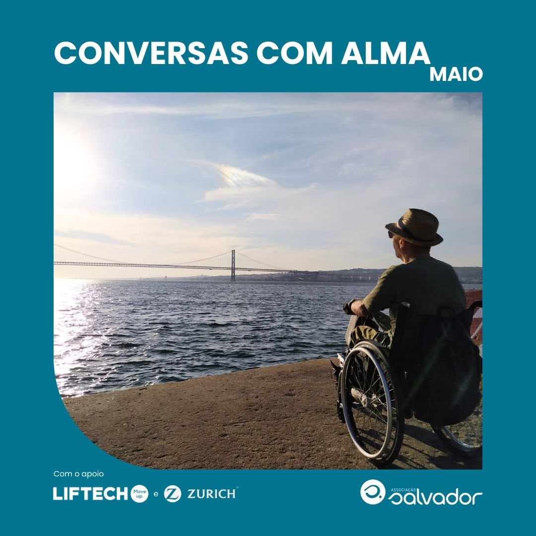 Evento Conversas com Alma em maio - pessoa em cadeira de rodas a olhar para o mar