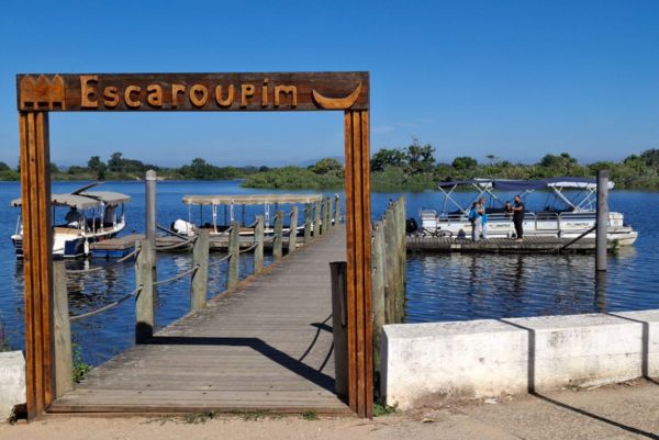 Entrada dos barcos no Escaroupim