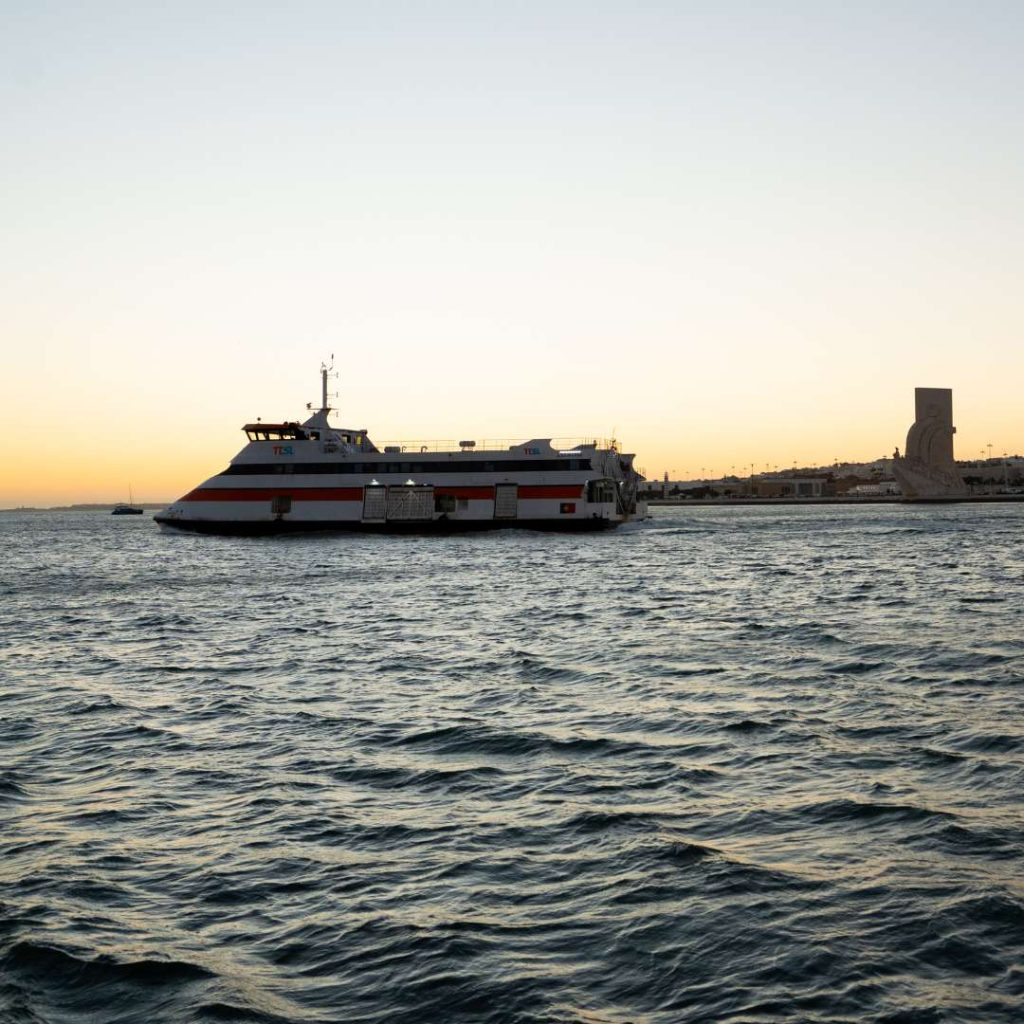 Fotografia de barco no Rio Tejo